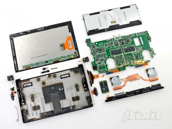 Es ist äußerst schwer das Surface Pro auseinanderzunehmen. (Bild: ifixit.com) Es ist äußerst schwer das Surface Pro auseinanderzunehmen. (Bild: ifixit.com)