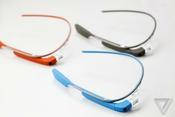 Bereits einige Entwickler können derzeit Google Glass testen. (Bild: The Verge) Bereits einige Entwickler können derzeit Google Glass testen. (Bild: The Verge)