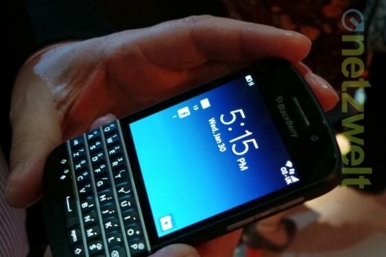 Das BlackBerry Q10 bietet eine QWERTZ-Tastatur. (Bild: netzwelt) Das BlackBerry Q10 bietet eine QWERTZ-Tastatur. (Bild: netzwelt)