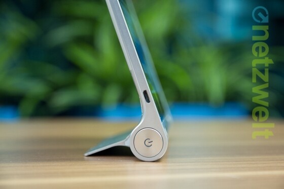 Was ist denn hier los? Lenovo hat das von den Ultrabooks bekannte Yoga-Prinzip auf einen Tablet-Computer übertragen. (Bild: netzwelt) Was ist denn hier los? Lenovo hat das von den Ultrabooks bekannte Yoga-Prinzip auf einen Tablet-Computer übertragen. (Bild: netzwelt)