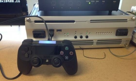 Auf diesem Bild ist offenbar ein Controller-Prototyp der nächsten PlayStation zu sehen. (Bild: destructoid.com) Auf diesem Bild ist offenbar ein Controller-Prototyp der nächsten PlayStation zu sehen. (Bild: destructoid.com)