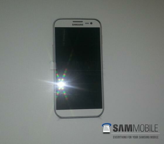 Dieses Foto soll ein Rendering des Samsung Galaxy S4 zeigen. (Bild: sammobile.com) Dieses Foto soll ein Rendering des Samsung Galaxy S4 zeigen. (Bild: sammobile.com)