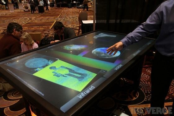 Ganze 84 Zoll misst das Display. (Bild: The Verge) Ganze 84 Zoll misst das Display. (Bild: The Verge)