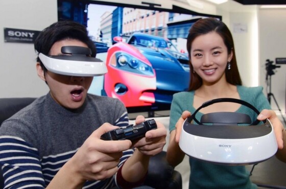 Mit der HMZ-T2 bietet Sony bereits eine VR-Brille ohne Bewegungssteuerung an. (Bild: stylezineblog.com) Mit der HMZ-T2 bietet Sony bereits eine VR-Brille ohne Bewegungssteuerung an. (Bild: stylezineblog.com)