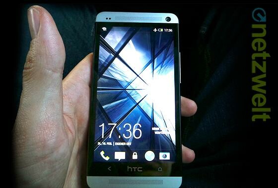 Das HTC One mit Blinkfeed und BoomSound. (Bild: netzwelt) Das HTC One mit Blinkfeed und BoomSound. (Bild: netzwelt)