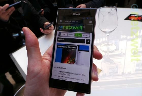 Das Huawei Ascend P2 unterstützt via LTE-Cat-4 Downloads mit einer Geschwindigkeit von bis zu 150 Megabit pro Sekunde. (Bild: netzwelt) Das Huawei Ascend P2 unterstützt via LTE-Cat-4 Downloads mit einer Geschwindigkeit von bis zu 150 Megabit pro Sekunde. (Bild: netzwelt)