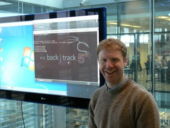 James Lyne hat verschiedene Hacks vorgeführt. (Bild: netzwelt) James Lyne hat verschiedene Hacks vorgeführt. (Bild: netzwelt)