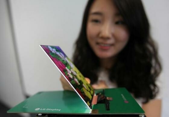 Nur 2,2 Millimeter misst das Display von LG in der Bauhöhe. (Bild: LG) Nur 2,2 Millimeter misst das Display von LG in der Bauhöhe. (Bild: LG)
