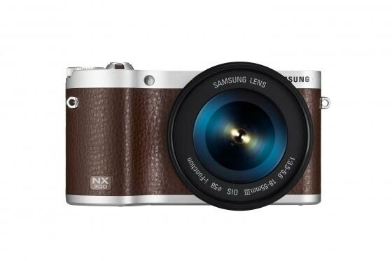 Die NX300 Systemkamera wird durch die neue Firmware 1.20 mit neuen Funktionen ausgestattet. (Bild: Samsung) Die NX300 Systemkamera wird durch die neue Firmware 1.20 mit neuen Funktionen ausgestattet. (Bild: Samsung)