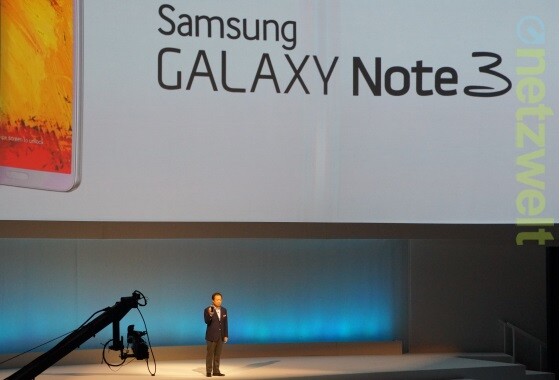 Samsung Mobile-Chef JK Shin präsentiert im Berliner Tempodrom das Galaxy Note 3. (Bild: netzwelt) Samsung Mobile-Chef JK Shin präsentiert im Berliner Tempodrom das Galaxy Note 3. (Bild: netzwelt)