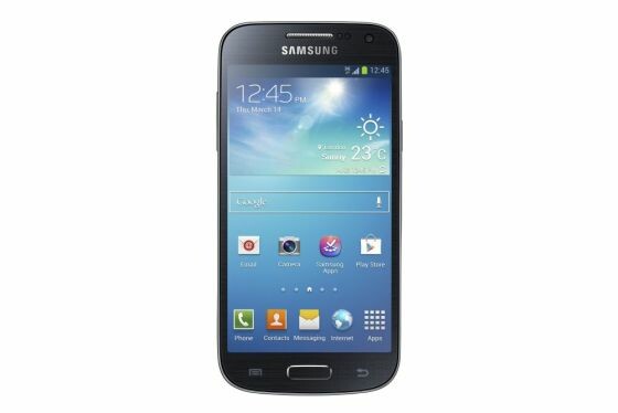 Samsung präsentiert mit dem Galaxy S4 Mini einen kleinen Bruder für sein Spitzenmodell. (Bild: Samsung) Samsung präsentiert mit dem Galaxy S4 Mini einen kleinen Bruder für sein Spitzenmodell. (Bild: Samsung)