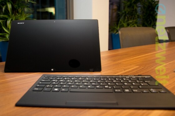 Sony bietet das Vaio Tap 11 mit schwarzem oder weißem Gehäuse an. Die abnehmbare Bluetooth-Tastatur dient bei Nichtgebrauch als Displayschutz. (Bild: netzwelt) Sony bietet das Vaio Tap 11 mit schwarzem oder weißem Gehäuse an. Die abnehmbare Bluetooth-Tastatur dient bei Nichtgebrauch als Displayschutz. (Bild: netzwelt)