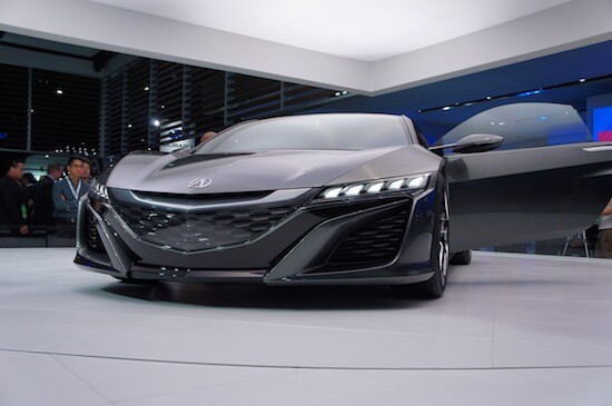 Nicht wirklich grün, dafür extrem sportlich: Honda NSX Concept auf der NAIAS (Bild: netzwelt) Nicht wirklich grün, dafür extrem sportlich: Honda NSX Concept auf der NAIAS (Bild: netzwelt)