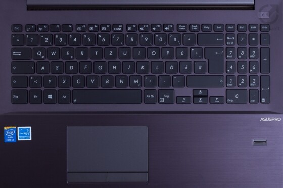 Dienstschluss: Da die Tastatur nicht beleuchtet ist, wird das Weiterarbeiten im Dunkeln schwierig. (Bild: netzwelt) Dienstschluss: Da die Tastatur nicht beleuchtet ist, wird das Weiterarbeiten im Dunkeln schwierig. (Bild: netzwelt)