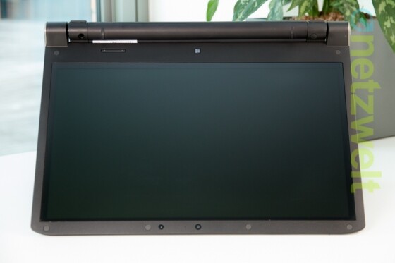 Das Display des Medion-Notebooks lässt sich um 300 Grad klappen. (Bild: netzwelt) Das Display des Medion-Notebooks lässt sich um 300 Grad klappen. (Bild: netzwelt)