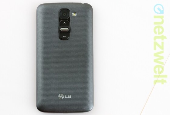 Das LG G2 mini bietet ein großes Display, ist aber dennoch kompakt gebaut. (Bild: netzwelt) Das LG G2 mini bietet ein großes Display, ist aber dennoch kompakt gebaut. (Bild: netzwelt)