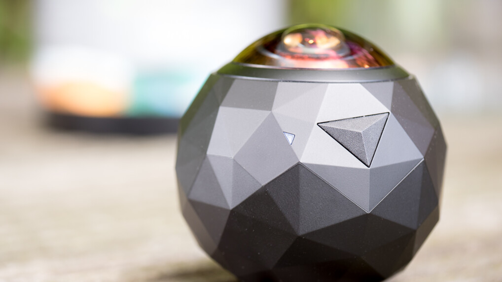 Die 360Fly HD ist eine vor allem optisch faszinierend anmutende 360-Grad-Kamera.