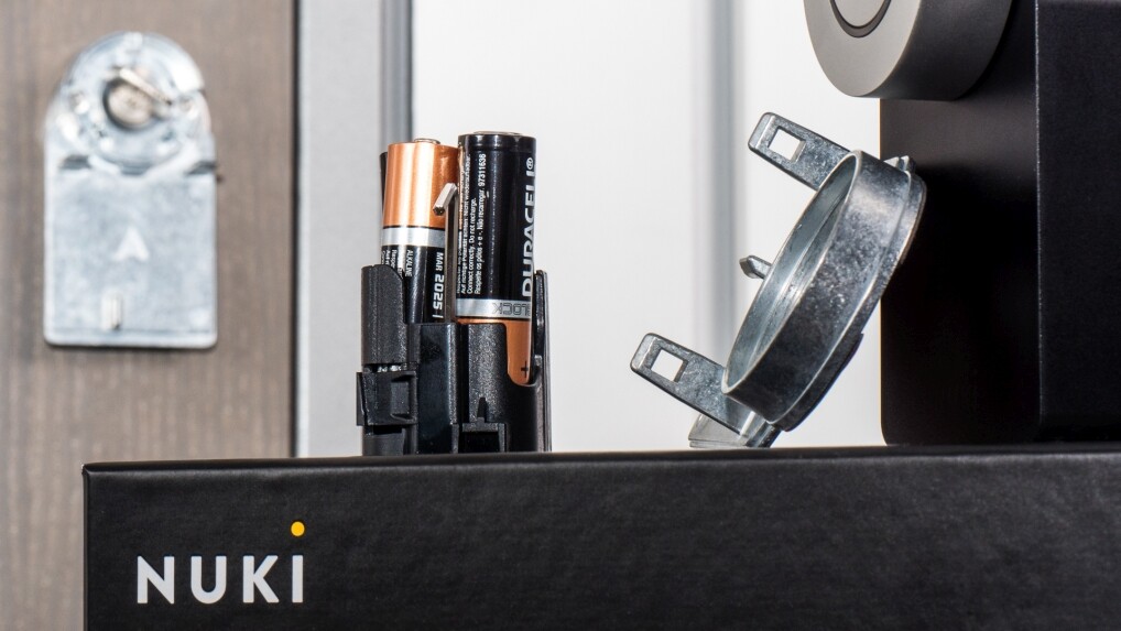 Bei zehn Sperrvorgängen am Tag sollen die Batterien von Nuki etwa zehn Monate halten.