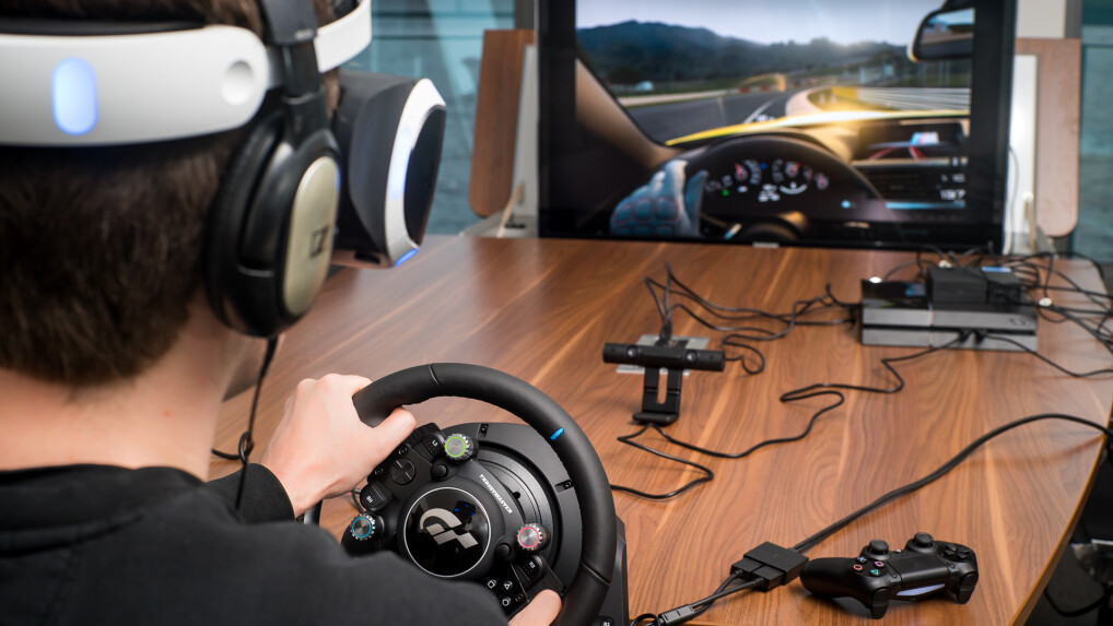 Mit PlayStation VR taucht ihr in die virtuelle Realität ab.
