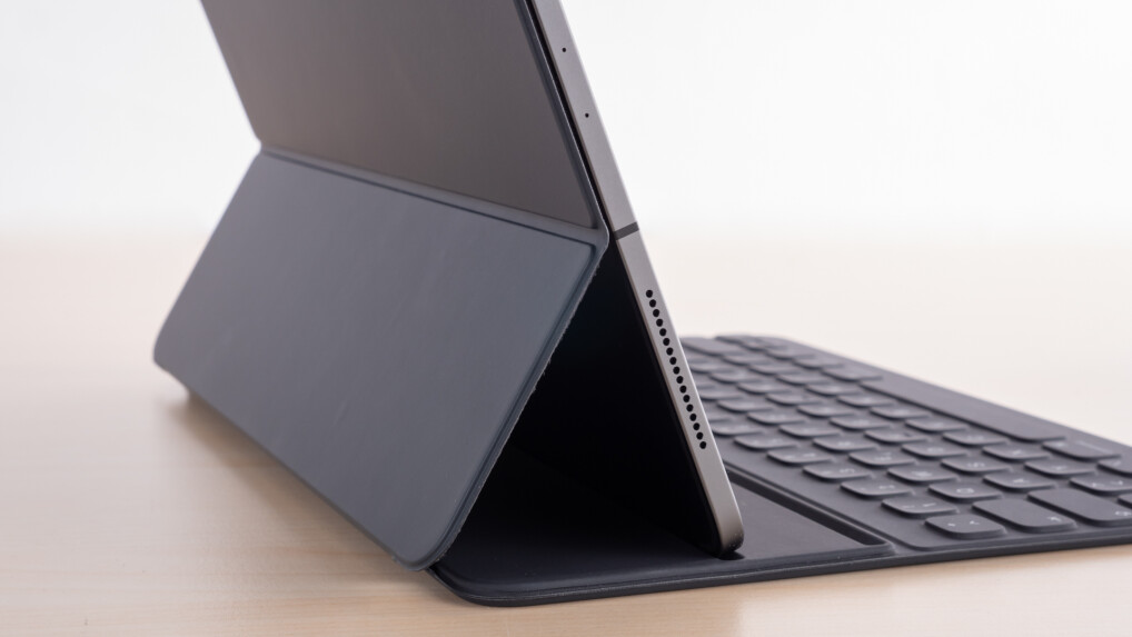 The new Smart Keyboard Folio now supports two corners and also protects the back of the iPad.