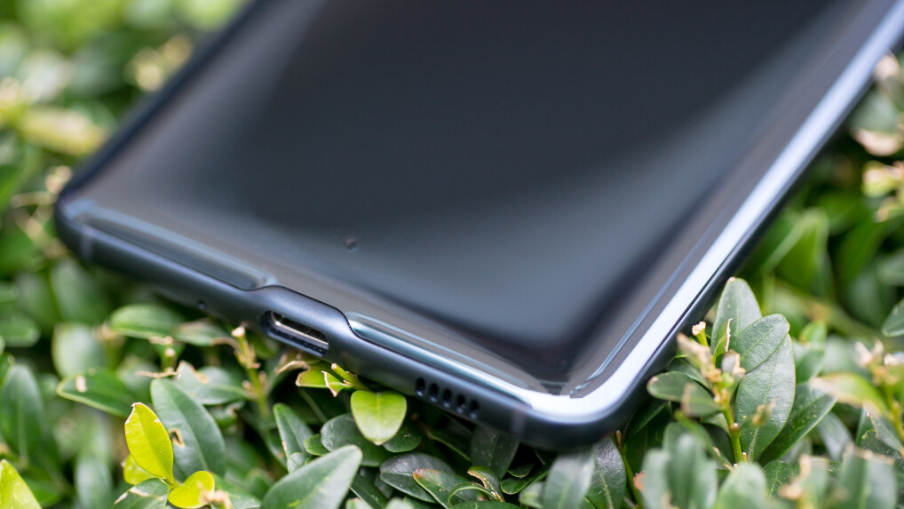 Auch wenn es so aussieht: Die Rückseite des HTC U Ultra lässt sich nicht abnehmen.