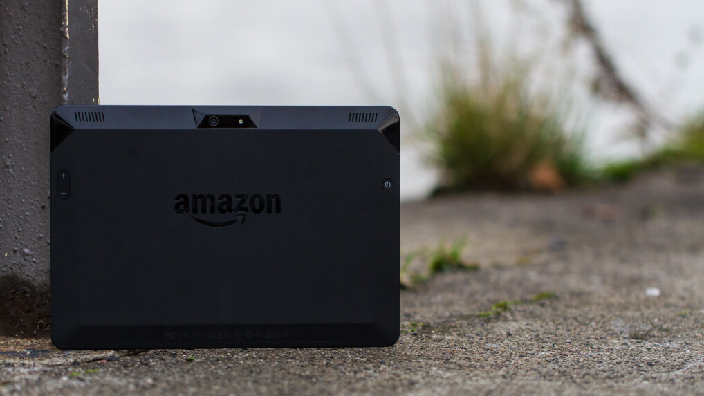 Das Amazon Fire HDX 8.9 hebt sich optisch wie der Vorgänger vor allem durch die auffällige Rückseite von der Konkurrenz ab.