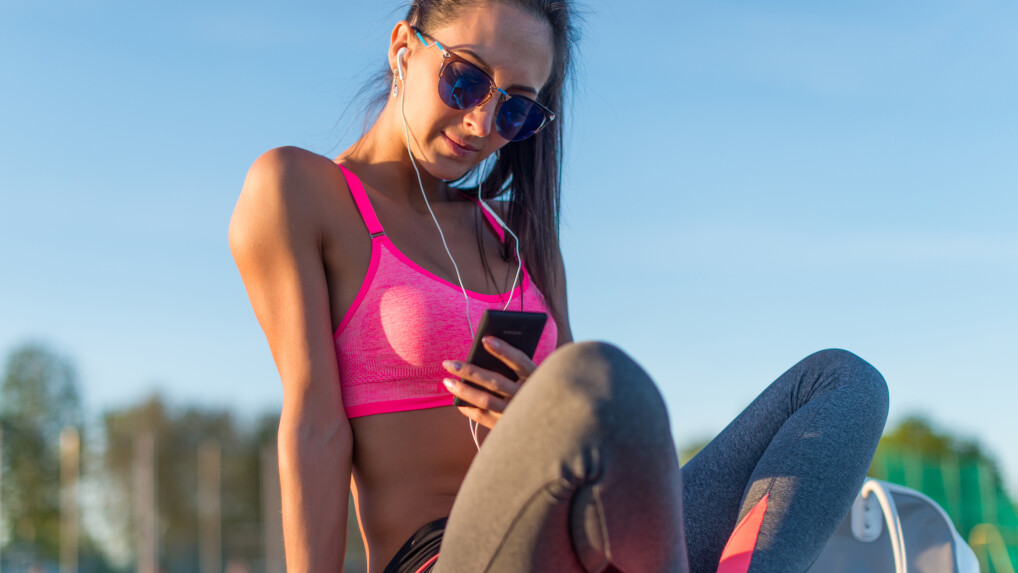 Im Sommer gilt es das Smartphone vor Hitze zu schützen.