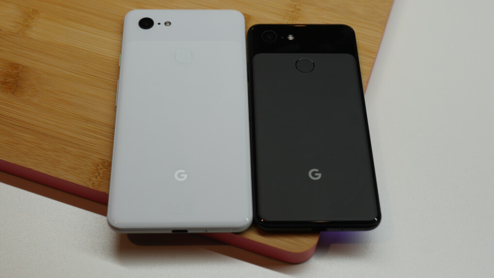 Das Pixel 3 XL (links) im Vergleich mit dem Pixel 3 (rechts).