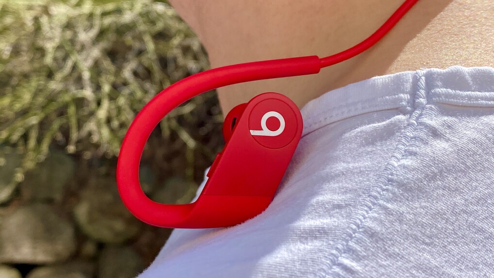 Eye-catching colors, eye-catching neckbands: Beats Powerbeats 4 is ideal for active leisure activities.
