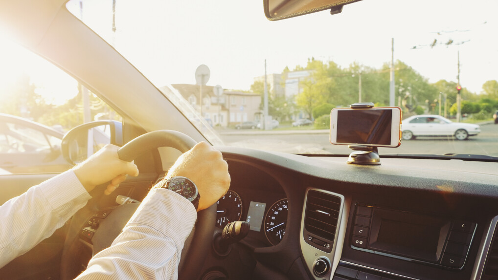 Wir zeigen euch, wie ihr euer Smartphone im Handumdrehen in eine Dashcam verwandelt.
