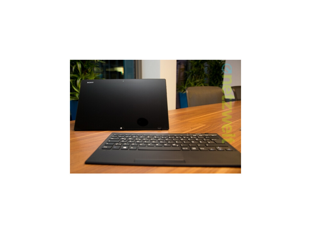 Sony bietet das Vaio Tap 11 mit schwarzem oder weißem Gehäuse an. Die abnehmbare Bluetooth-Tastatur dient bei Nichtgebrauch als Display-Schutz.