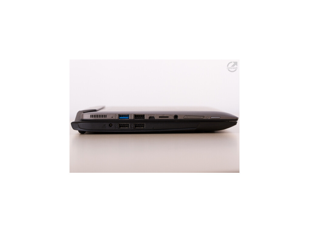 Frankensteins Convertible-Monster? Dafür gibt es viele Schnittstellen, zwei Massenspeicher (ein Terabyte plus 64 Gigabyte) sowie zwei Akkus.