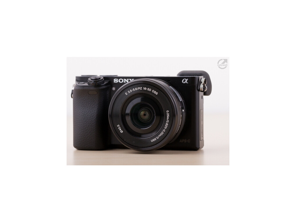 Die Sony Alpha 6000 ist die Nachfolgerin der NEX-6. Die Systemkamera mit APS-C-Sensor muss sich im Test beweisen.