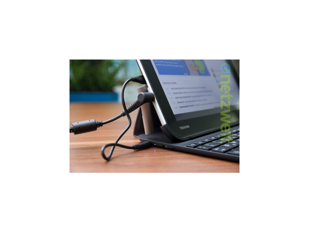 Zusammen mit der Tastatur-Hülle lässt es sich mit dem Toshiba eXcite Pro auch unterwegs arbeiten.