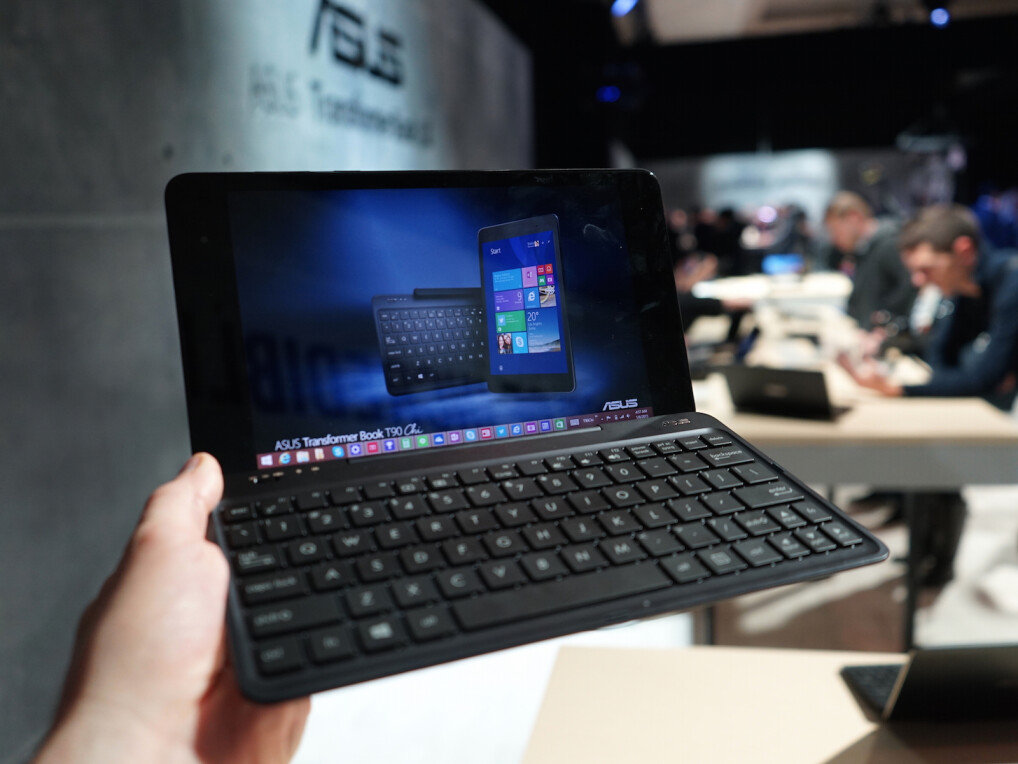 Klein, leicht und mit vollwertigem Windows 8.1 bestückt: Asus Transformer Book T90 Chi.