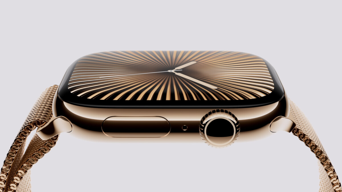 The Apple Watch 10 no longer appears as a stainless steel version, but now in polished titanium.