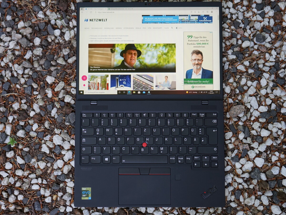 Die Anzeige lässt sich um bis zu 180 Grad nach hinten klappen. Wird es wohl auch ein ThinkPad X1 Nano Yoga geben?