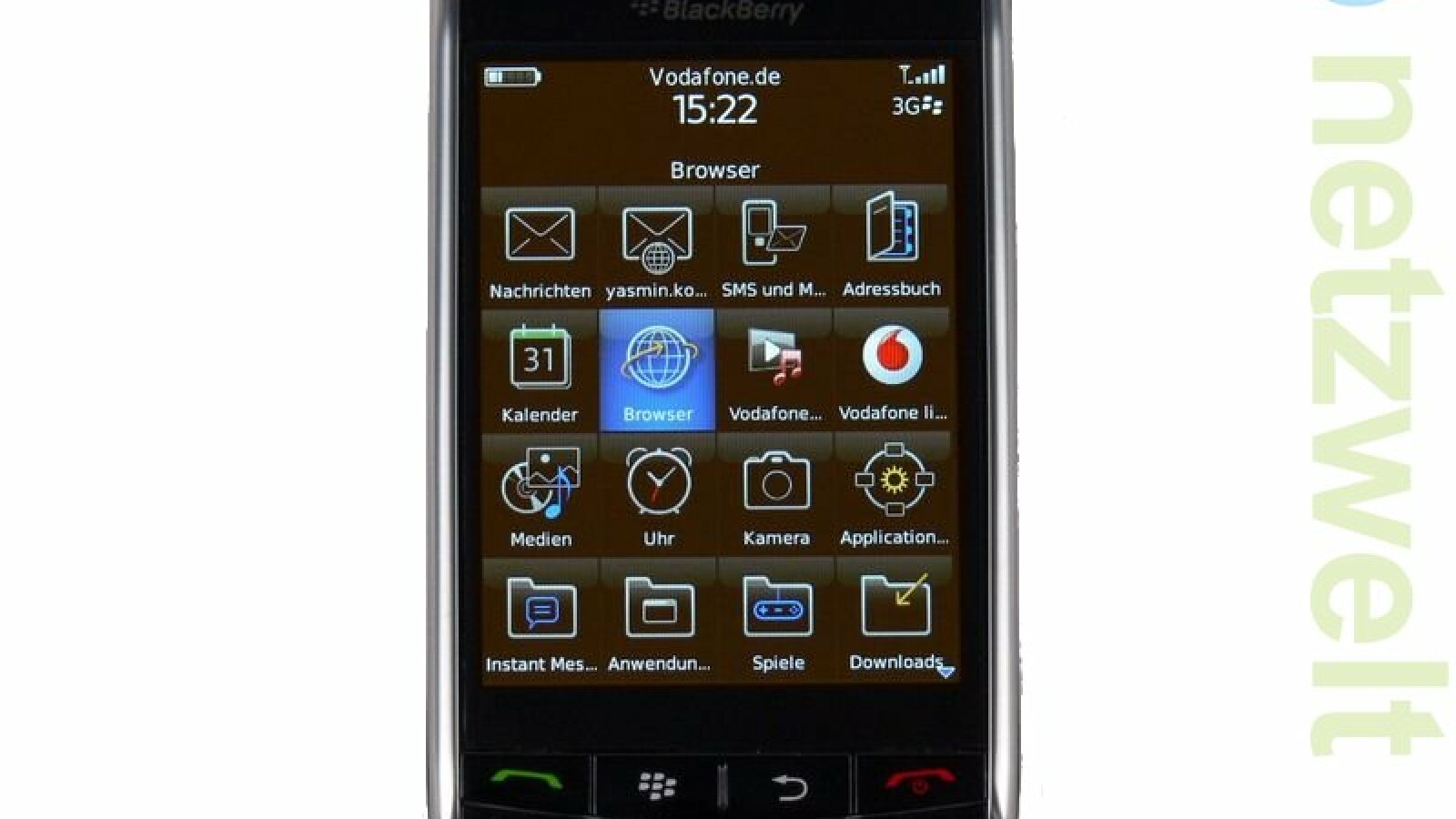 Die Symbole sind selbsterklärend und zusätzlich beschriftet. Zu Frust führt nur die Bedienung des Touchscreens.