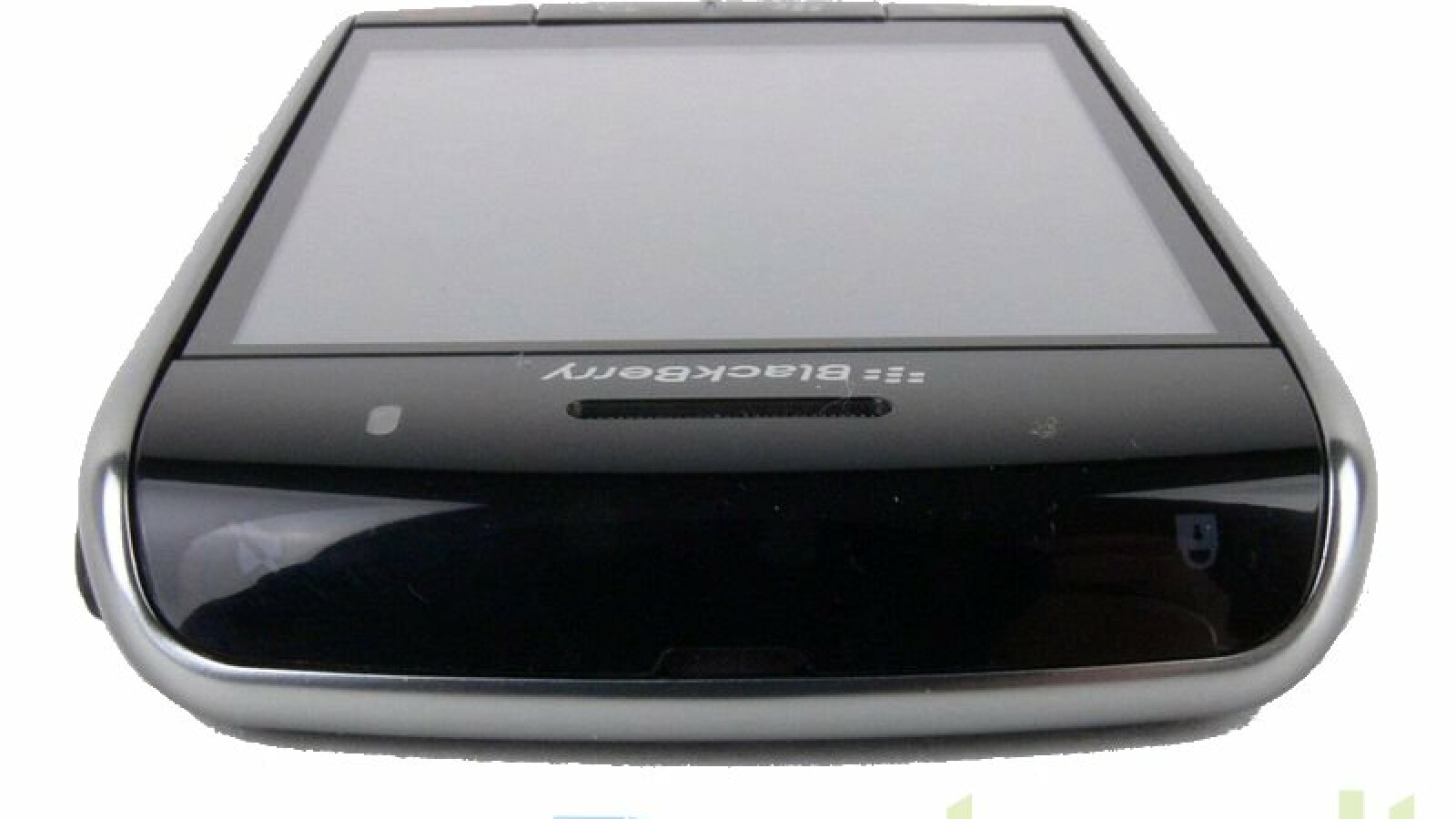 Die Tastensprerre sitzt etwas versteckt auf der Oberkante des Gehäuses.