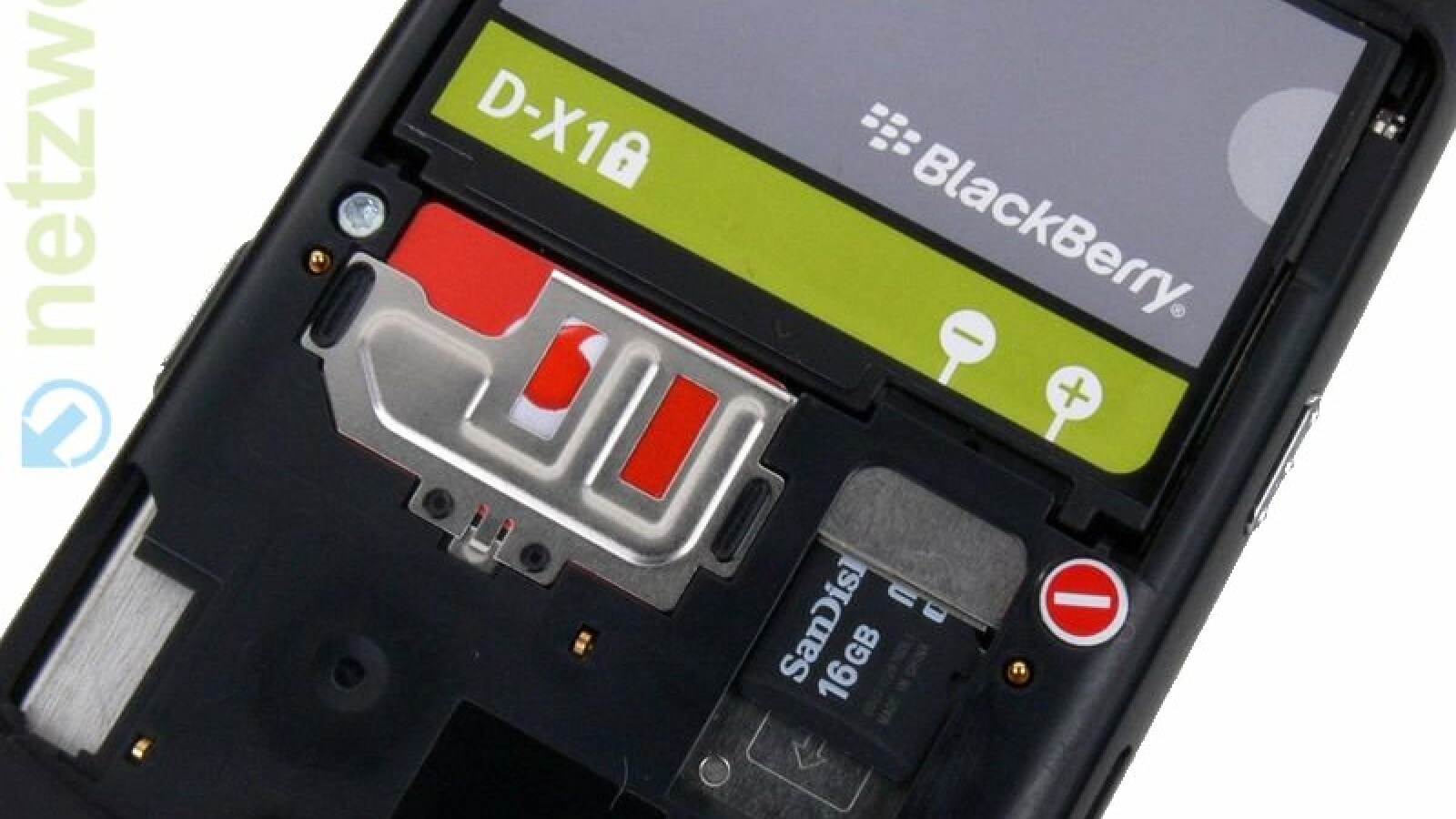 Per MicroSD-Karte lässt sich der Speicherplatz des Storm aufstocken.