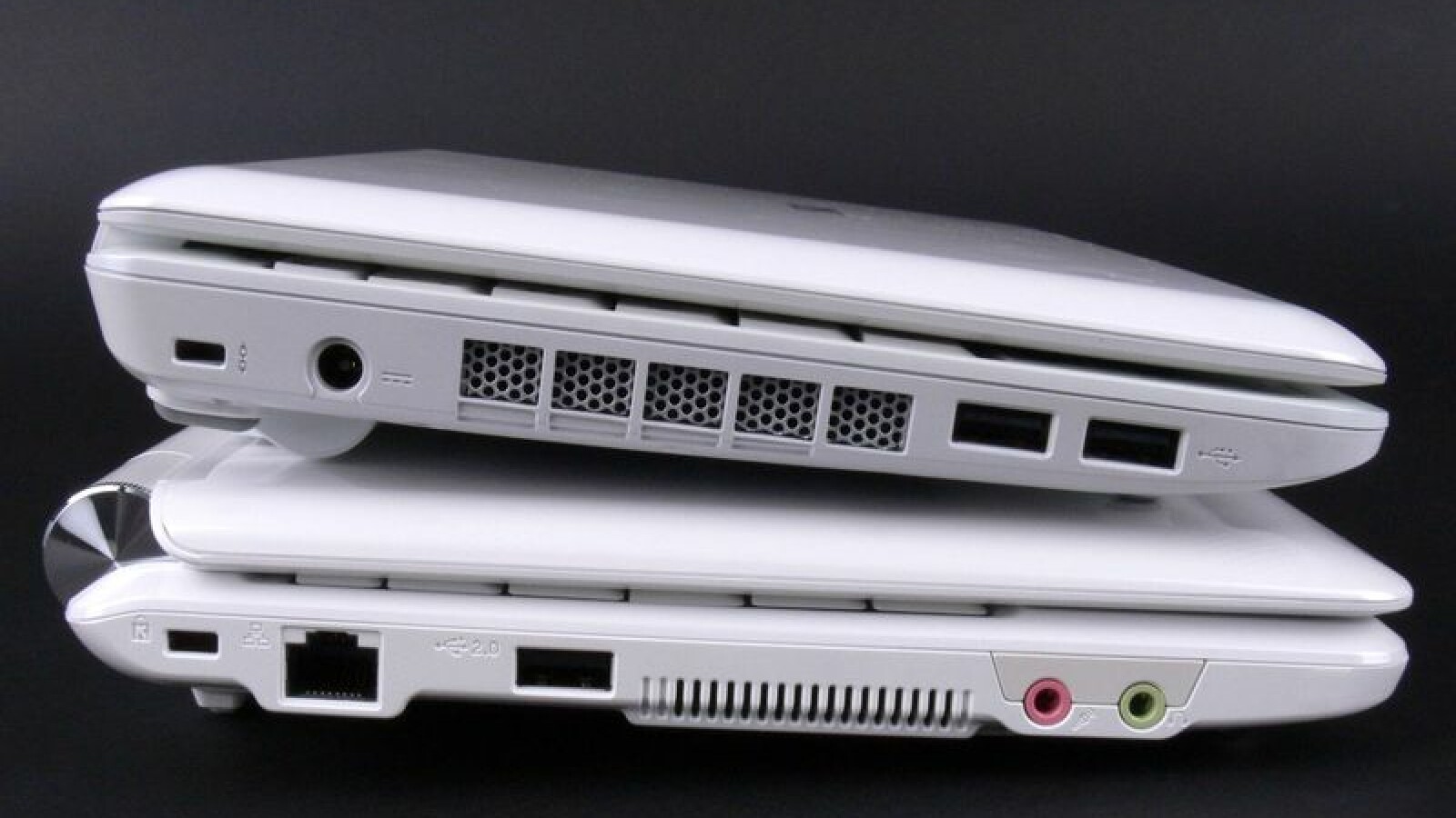 Die Anschlüsse auf der linken Seite der Netbooks. Unten steht der EeePC 1000H.