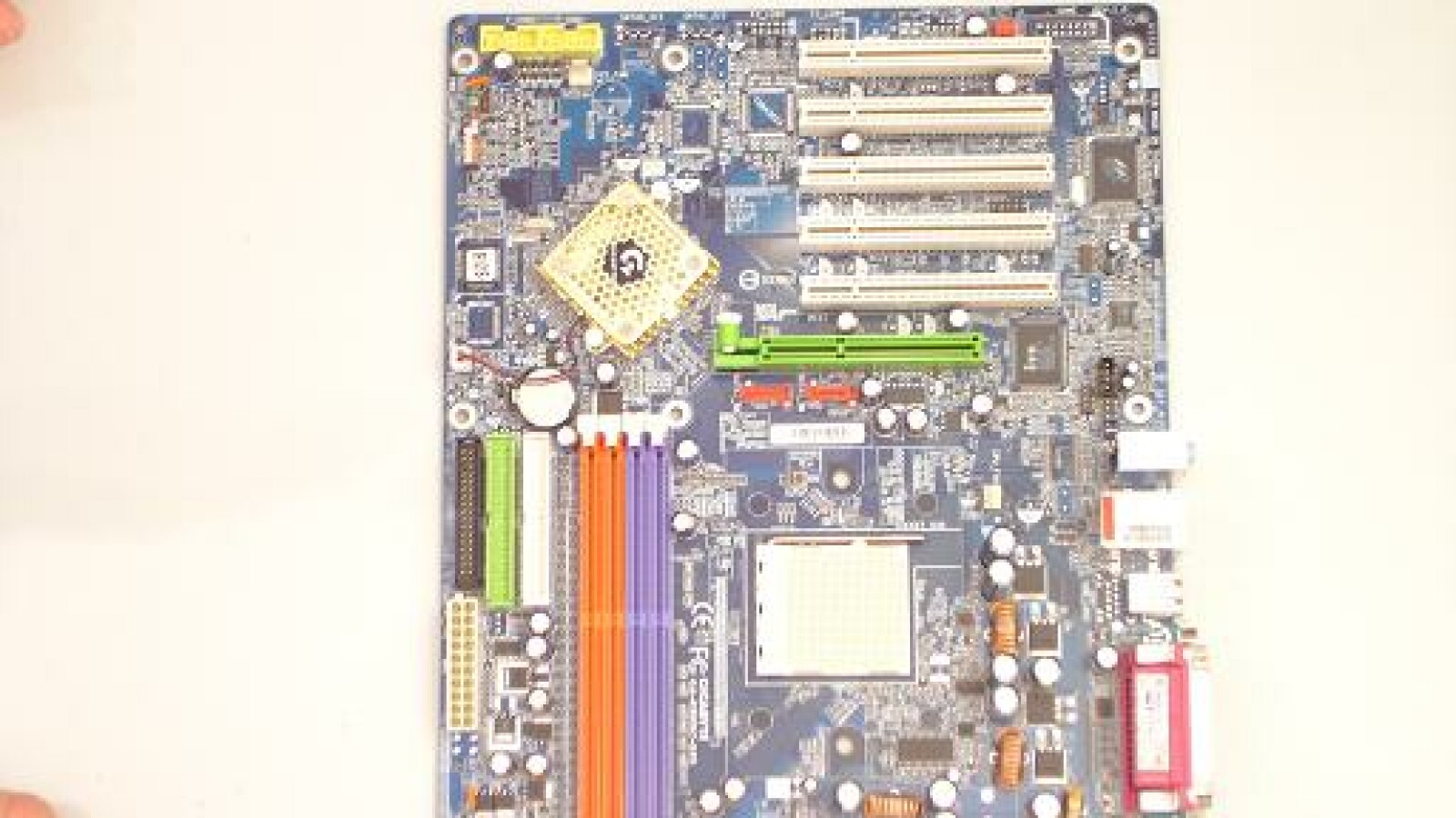 Das Bild zeigt noch den alten, aktiven Lüfter der Northbridge