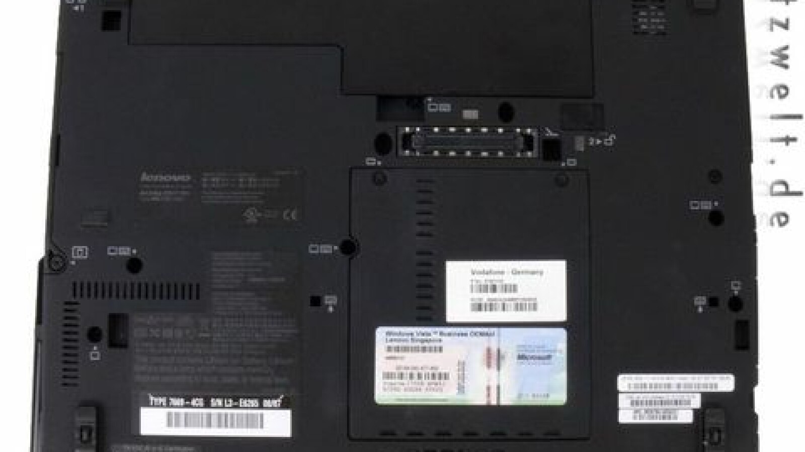 Rechner komplett von unten.