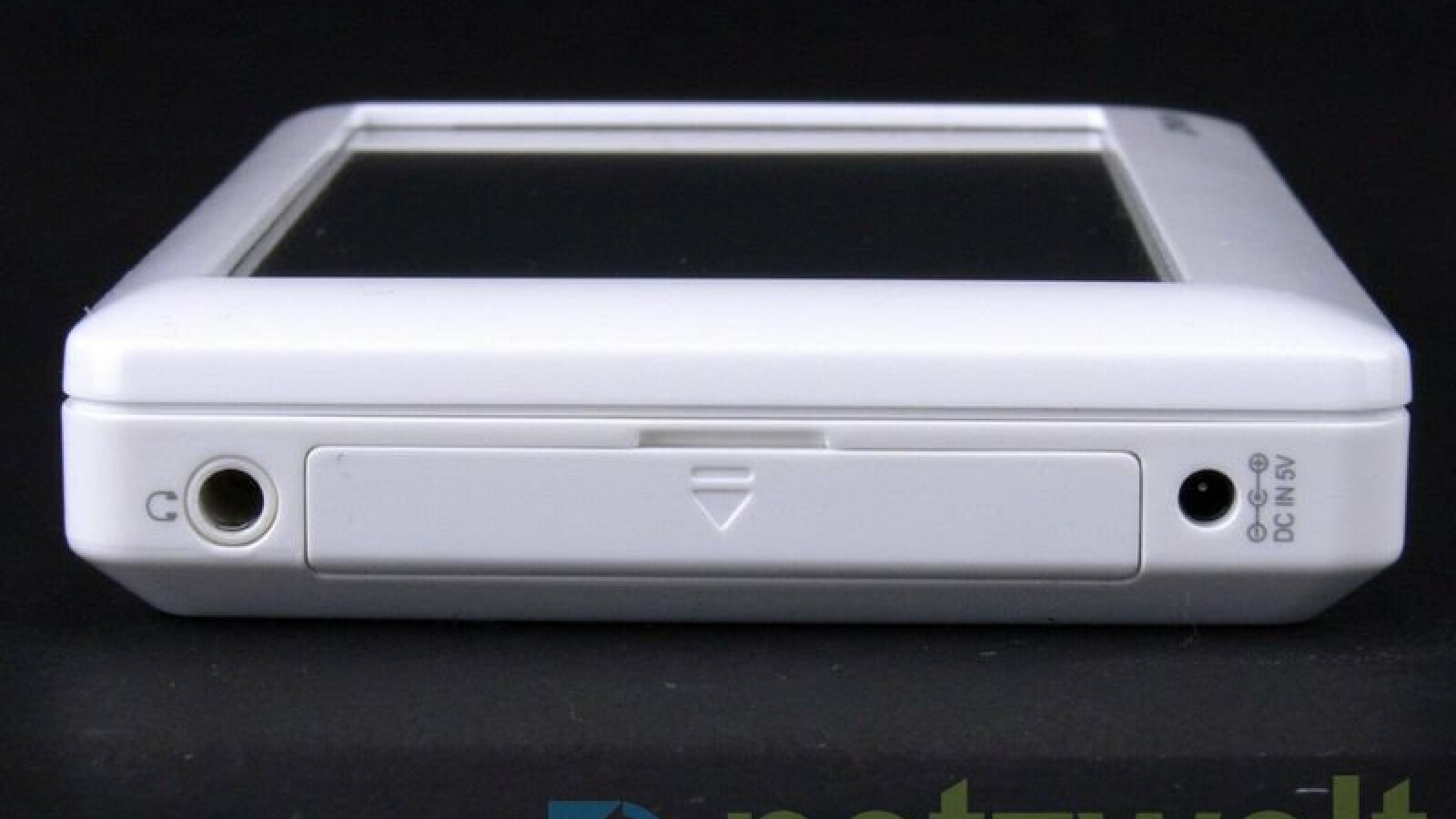 Das Gehäuse besteht vollständig aus Plastik und ist gut verarbeitet.