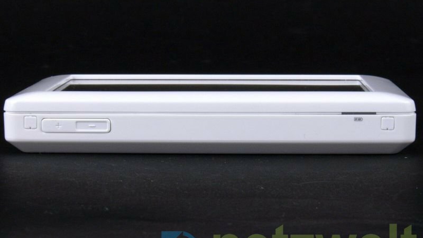 Die Abmessungen erlauben den Transport in der Hosentasche, trotz eines Displays mit einer Diagonalen von 10,9 Zentimetern.