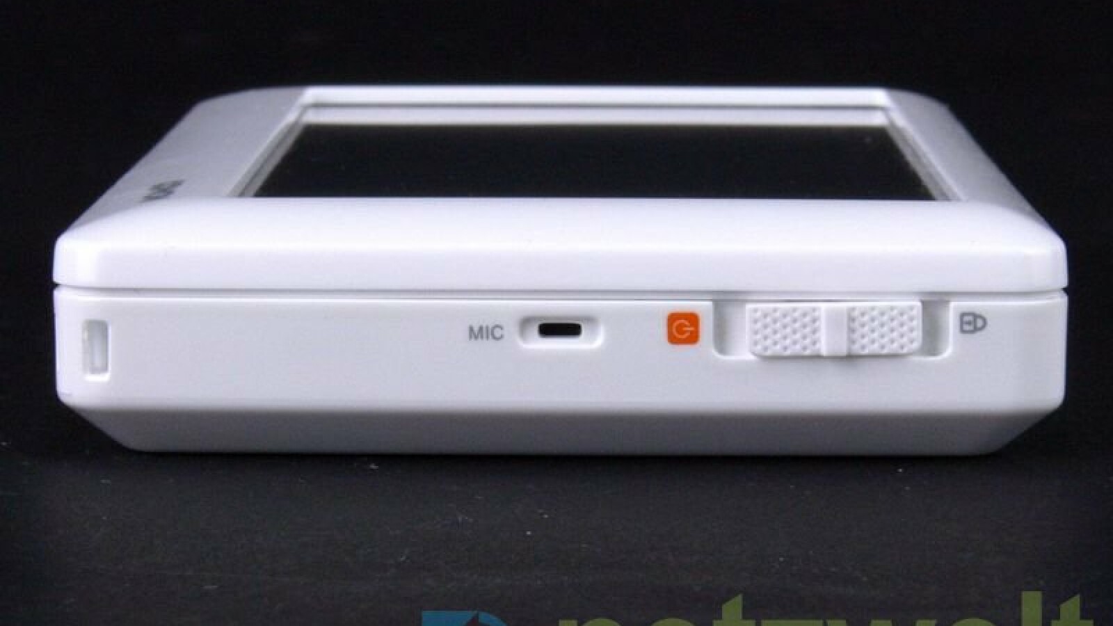 Der Player wird nahezu vollständig über den berührungsempfindlichen Bildschirm gesteuert. Lediglich der Ein- und Ausschalter sowie eine Lautstärkewippe sind vorhanden.