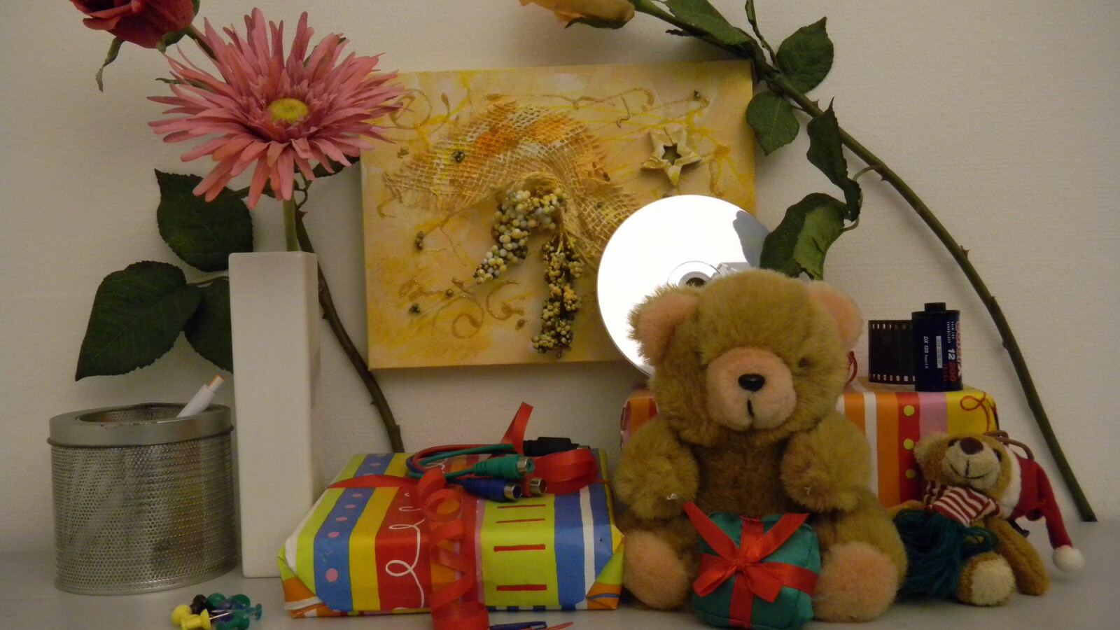 Zimmerbeleuchtung ein, Blitz aus: ISO 400, Blende 3.9, 1/53 Sekunde.