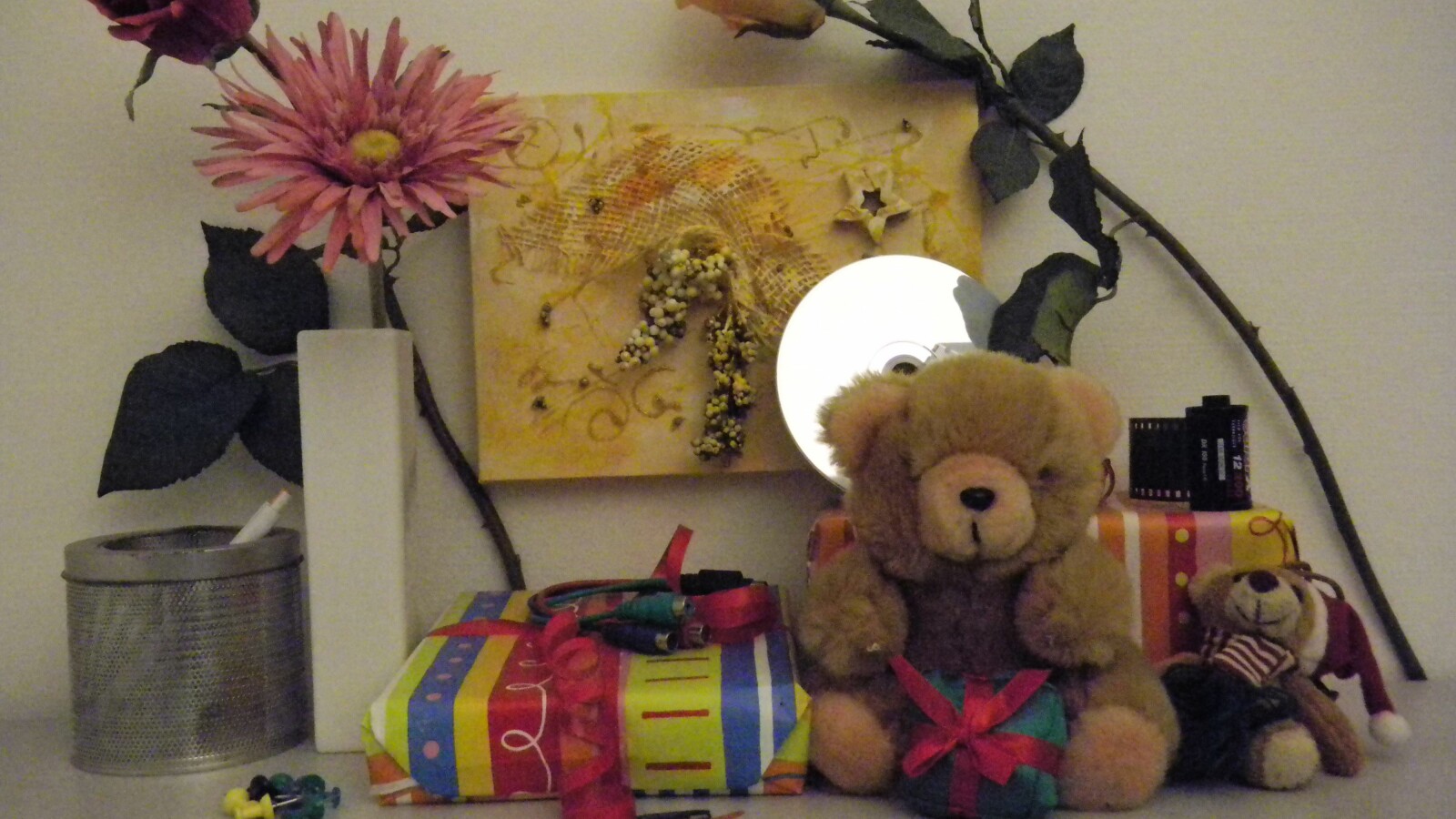 Zimmerbeleuchtung ein, Blitz aus: ISO 1600, Blende 3.9, 1/263 Sekunde.