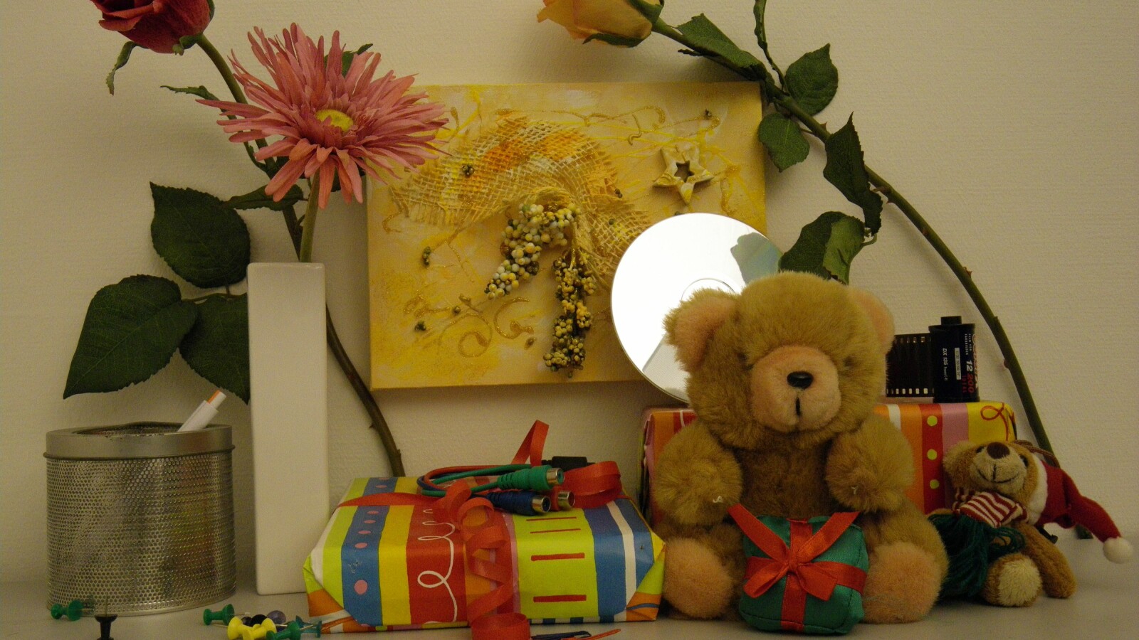 Zimmerbeleuchtung ein, Blitz aus: ISO 200, Blende 3.8, 1/30 Sekunde.