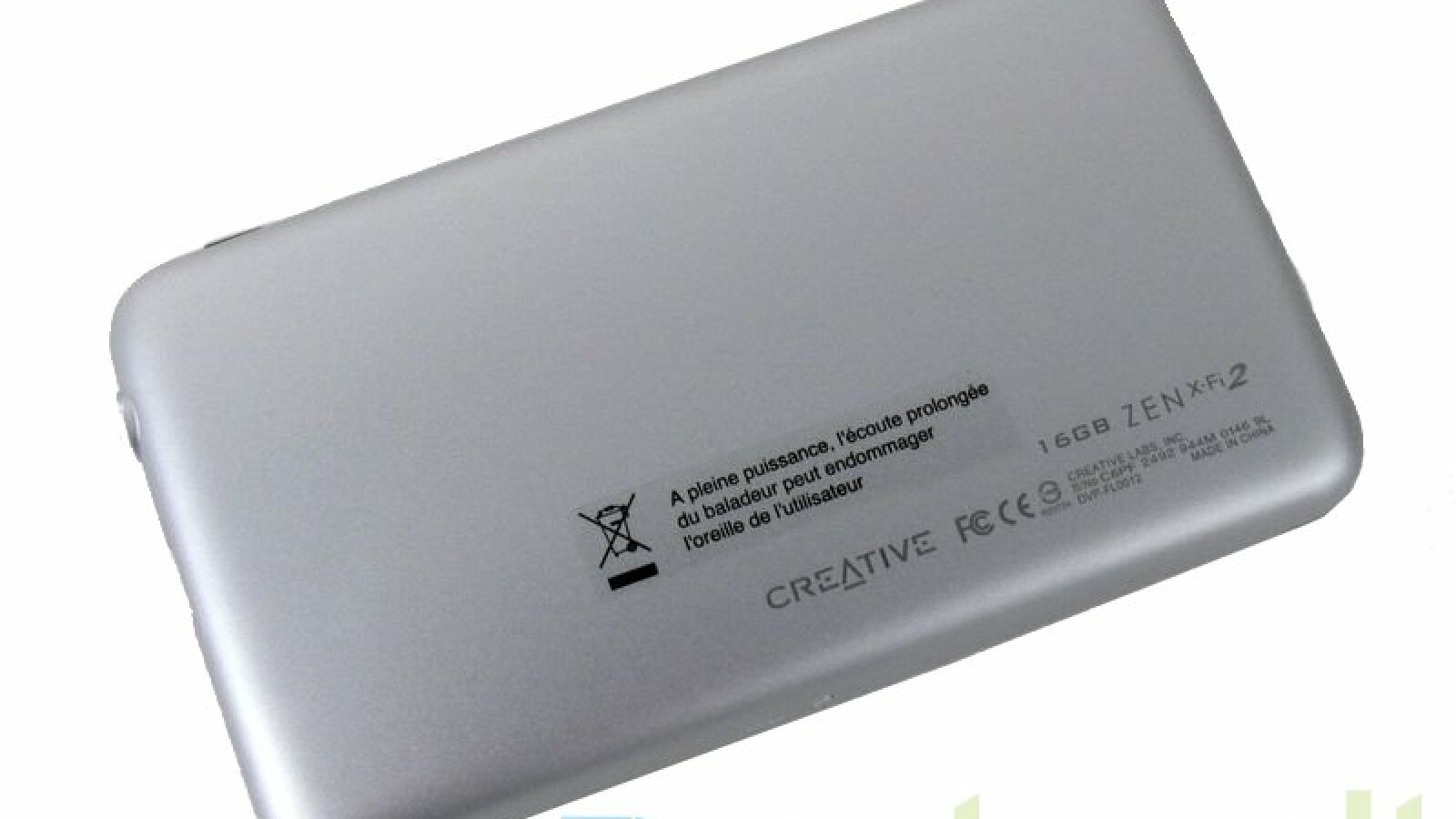 Die Rückseite gibt bereits bei leichtem Druck spürbar nach.